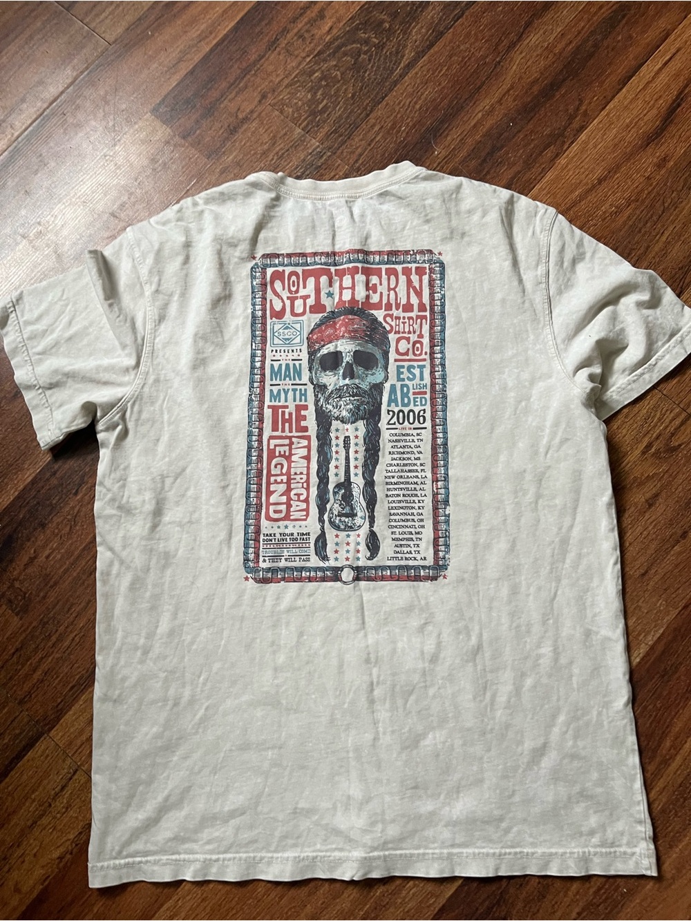 Willie Nelson Men's beige Graphic Tee - Skull Poster Print
